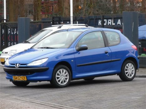 Peugeot 206 - 1.4 XT Nieuwe APK/Airco/NAp/ - 1