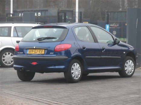 Peugeot 206 - 1, 4 Gentry 5DRS Nieuwe APK/NAP/AIRCO - 1