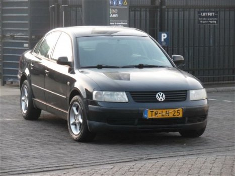 Volkswagen Passat - 1.8-5V Trendline Nieuwe Apk/ - 1