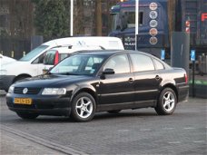 Volkswagen Passat - 1.8-5V Trendline Nieuwe Apk/