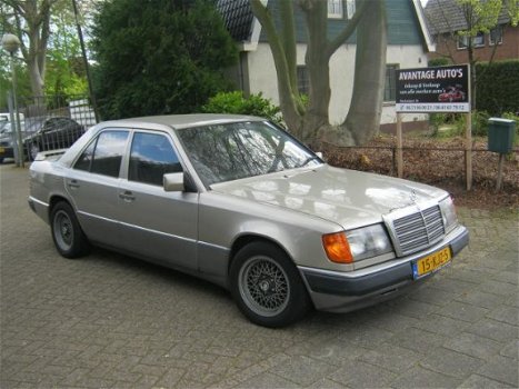 Mercedes-Benz 200-serie - 200 (W124) D - 1