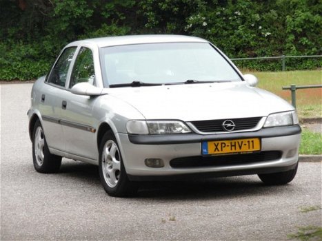 Opel Vectra - 1.6i-16V GL Nieuwe APK/Airco/Nap - 1