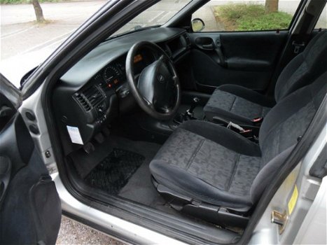 Opel Vectra - 1.6i-16V GL Nieuwe APK/Airco/Nap - 1