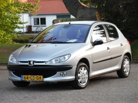 Peugeot 206 - 1.6-16V Gentry 5DRS/Automaat/Apk/Nap - 1