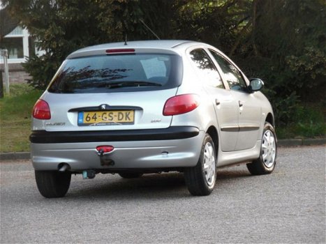 Peugeot 206 - 1.6-16V Gentry 5DRS/Automaat/Apk/Nap - 1