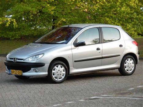 Peugeot 206 - 1.6-16V Gentry 5DRS/Automaat/Apk/Nap - 1