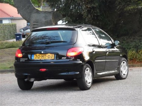 Peugeot 206 - 1.4 Gentry 5DRS/Nieuwe Apk/Airco/Nap - 1