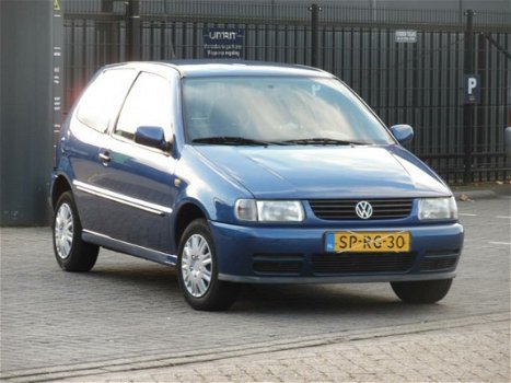 Volkswagen Polo - 1.6 Stuurbekrachtiging/Nieuwe Apk/Airco - 1