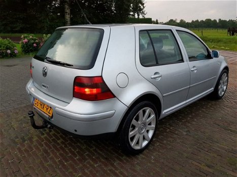 Volkswagen Golf - 2.3 V5 Highline - 1