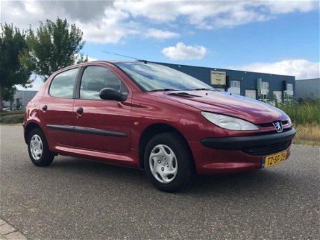 Peugeot 206 - 1.1 XR - 1