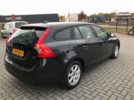 Volvo V60 - 2.0 d3 kinetic 5 cilinder navi PDC - 1