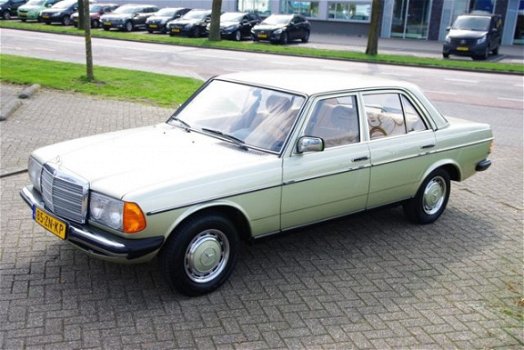 Mercedes-Benz 200-serie - 200 W123 AUT 1982 Pullman Nieuw staat - 1