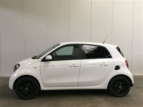 Smart Forfour - 1.0 Turbo 90PK Passion AIRCO/ECC-NAVI-LMV-CRUISE-PRIVATE GLASS End Of Year Sale - 1