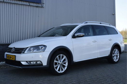 Volkswagen Passat Alltrack - 2.0 TDI navi, PDC v+a, trekhaak, cruise control, LED, 17 inch, climate - 1