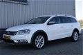 Volkswagen Passat Alltrack - 2.0 TDI navi, PDC v+a, trekhaak, cruise control, LED, 17 inch, climate - 1 - Thumbnail