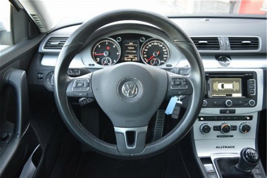 Volkswagen Passat Alltrack - 2.0 TDI navi, PDC v+a, trekhaak, cruise control, LED, 17 inch, climate - 1