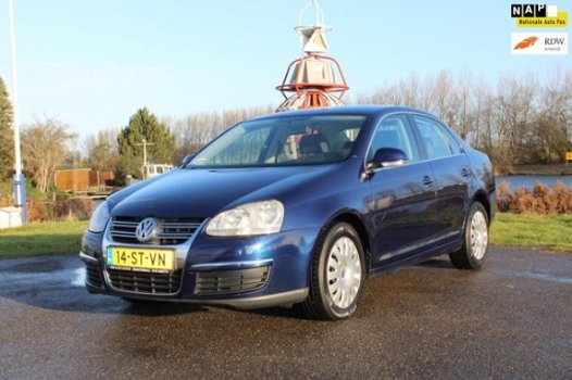 Volkswagen Jetta - 1.6 Comfortline *DSG AUT - 1