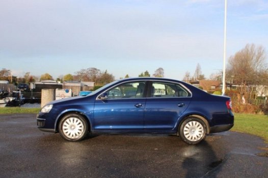 Volkswagen Jetta - 1.6 Comfortline *DSG AUT - 1