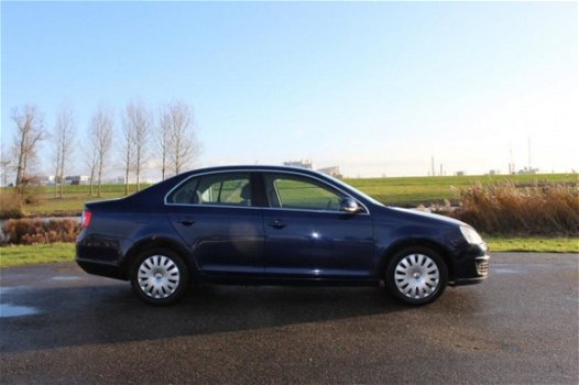 Volkswagen Jetta - 1.6 Comfortline *DSG AUT - 1