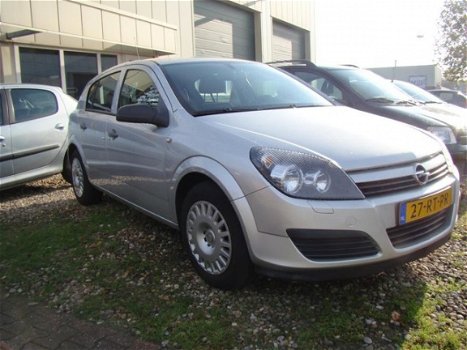 Opel Astra - 1.4 Essentia - 1