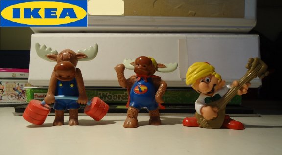 Drie rubberen figuurtjes van Ikea kindermenu (hoogte: 6 cm). - 1