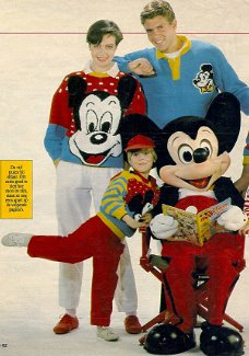 Breipatroon 5 Mickey Mouse truien voor hele gezin