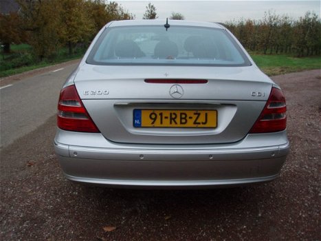 Mercedes-Benz E-klasse - 200 CDI Avantgarde *NIEUWSTAAT*73.000 org.km.*HOLLANDSE AUTO - 1