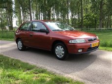 Mazda 323 - 1.3 glx Stuurbekrachtiging -- > Inruil mogelijk