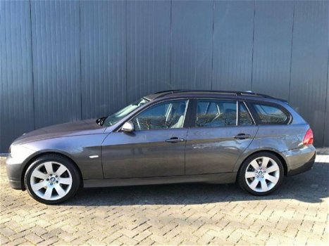 BMW 3-serie Touring - 318d high executive - 1
