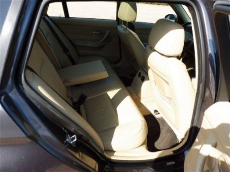 BMW 3-serie Touring - 325i exec/aut/2005/pano.dak/leer/gr.navi/clima - 1