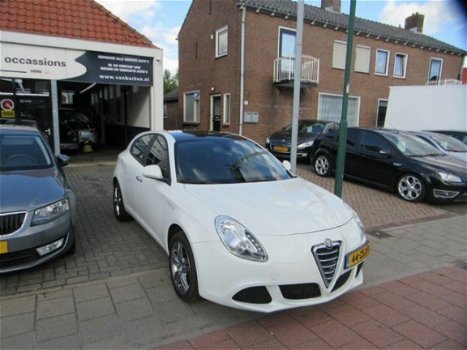 Alfa Romeo Giulietta - 1.4 T Progression, Climate control, Cruise control, L.M.Velgen - 1