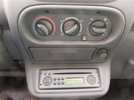 Renault Twingo - 1.2 Privilège C.P.V. Mistlampen Radio sat. Elektrische ramen Stuurberkrachtiging - 1