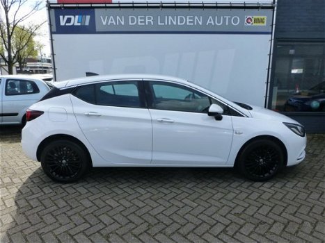 Opel Astra - 1.0T INNOVATION 105PK Navigatie, Startknop, 17inch LM- Velgen, Parkeersensoren - 1
