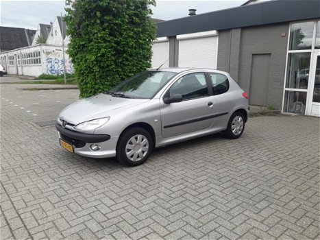 Peugeot 206 - 1.6 XS nieuwe apk keuring .stuurbekracht.elek raam - 1