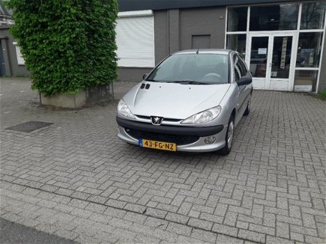 Peugeot 206 - 1.6 XS nieuwe apk keuring .stuurbekracht.elek raam - 1