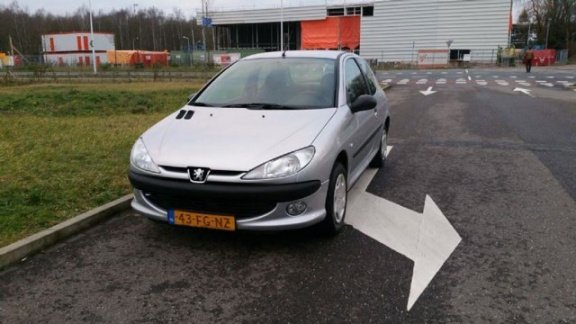 Peugeot 206 - 1.6 XS nieuwe apk keuring .stuurbekracht.elek raam - 1