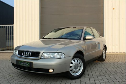 Audi A4 - 1.8 5V ADVANCE /Automaat/Nieuwstaat/Garantie/Youngtimer/Dealer Onderhouden - 1