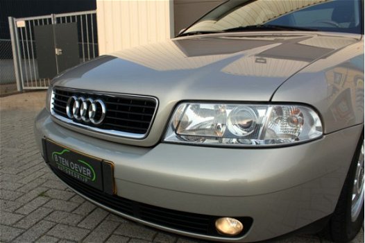 Audi A4 - 1.8 5V ADVANCE /Automaat/Nieuwstaat/Garantie/Youngtimer/Dealer Onderhouden - 1