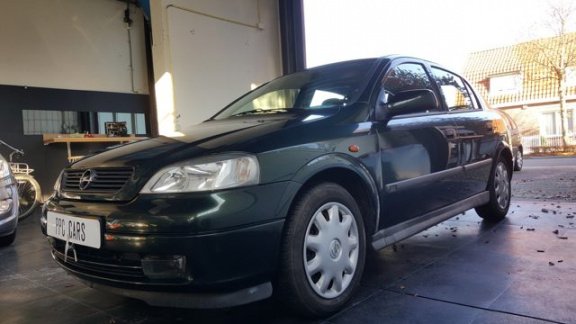 Opel Astra - 1.6 Club 8V - 1