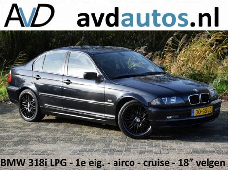 BMW 3-serie - 318i Executive / 1e eigenaar / airconditioning / cruise control / zwarte M5 velgen - 1