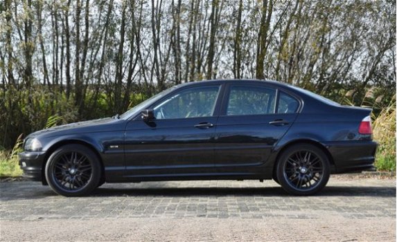 BMW 3-serie - 318i Executive / 1e eigenaar / airconditioning / cruise control / zwarte M5 velgen - 1