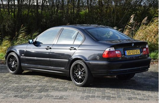 BMW 3-serie - 318i Executive / 1e eigenaar / airconditioning / cruise control / zwarte M5 velgen - 1