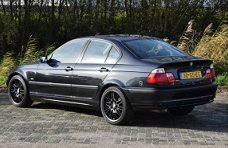 BMW 3-serie - 318i Executive / 1e eigenaar / airconditioning / cruise control / zwarte M5 velgen