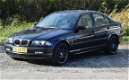 BMW 3-serie - 318i Executive / 1e eigenaar / airconditioning / cruise control / zwarte M5 velgen - 1 - Thumbnail
