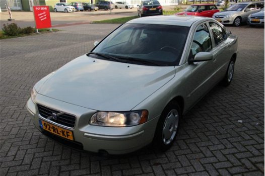 Volvo S60 - 2.4D Kinetic Nette auto | Schuifkantel/dak | Airco | Trekhaak - 1