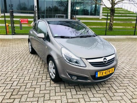 Opel Corsa - 1.4-16V , BJ 2010, Psensod, stoel+stuurverwarming, LED, Boekjes - 1