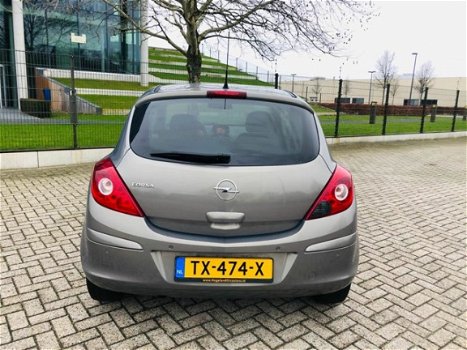 Opel Corsa - 1.4-16V , BJ 2010, Psensod, stoel+stuurverwarming, LED, Boekjes - 1