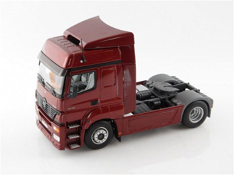 1:43 Minichamps Mercedes Benz truck Axor salsa red - 1