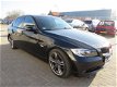 BMW 3-serie - 320i high executive sedan xenon pdc cruiscontrole enz het betref een lichte schade aut - 1 - Thumbnail