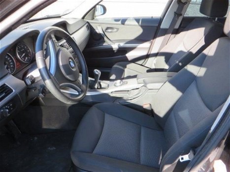 BMW 3-serie - 320i high executive sedan xenon pdc cruiscontrole enz het betref een lichte schade aut - 1